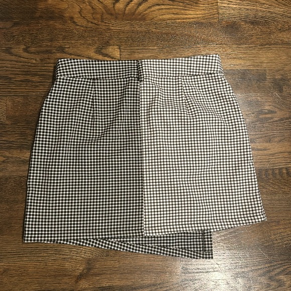 Asymmetric fall checkered button down skirt 🤍 - Picture 2 of 2